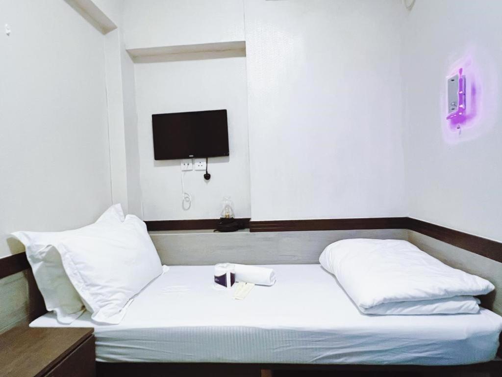 Island Inn Цзюлун Экстерьер фото